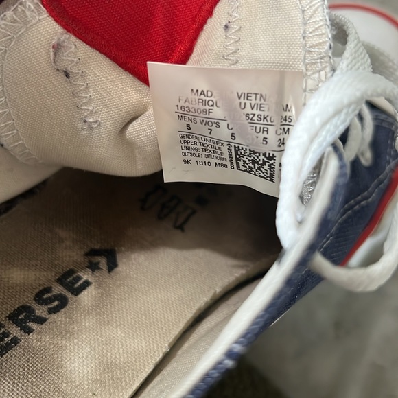 Converse • Sneakers • Women’s-Size 7 • Men’s-Size 5 - Picture 7 of 7
